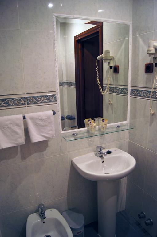 Hostal Victoria Malaga Room photo