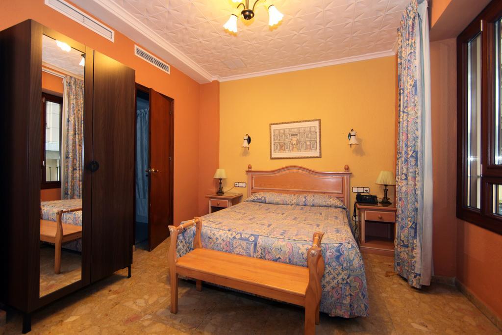 Hostal Victoria Malaga Room photo
