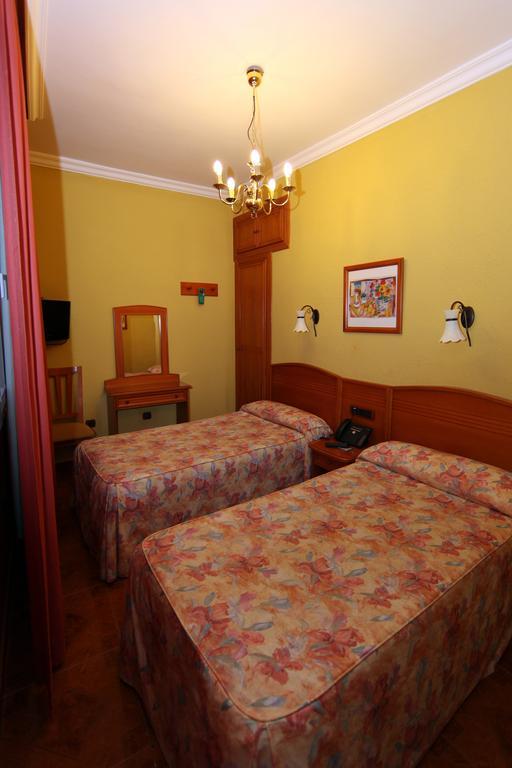 Hostal Victoria Malaga Room photo