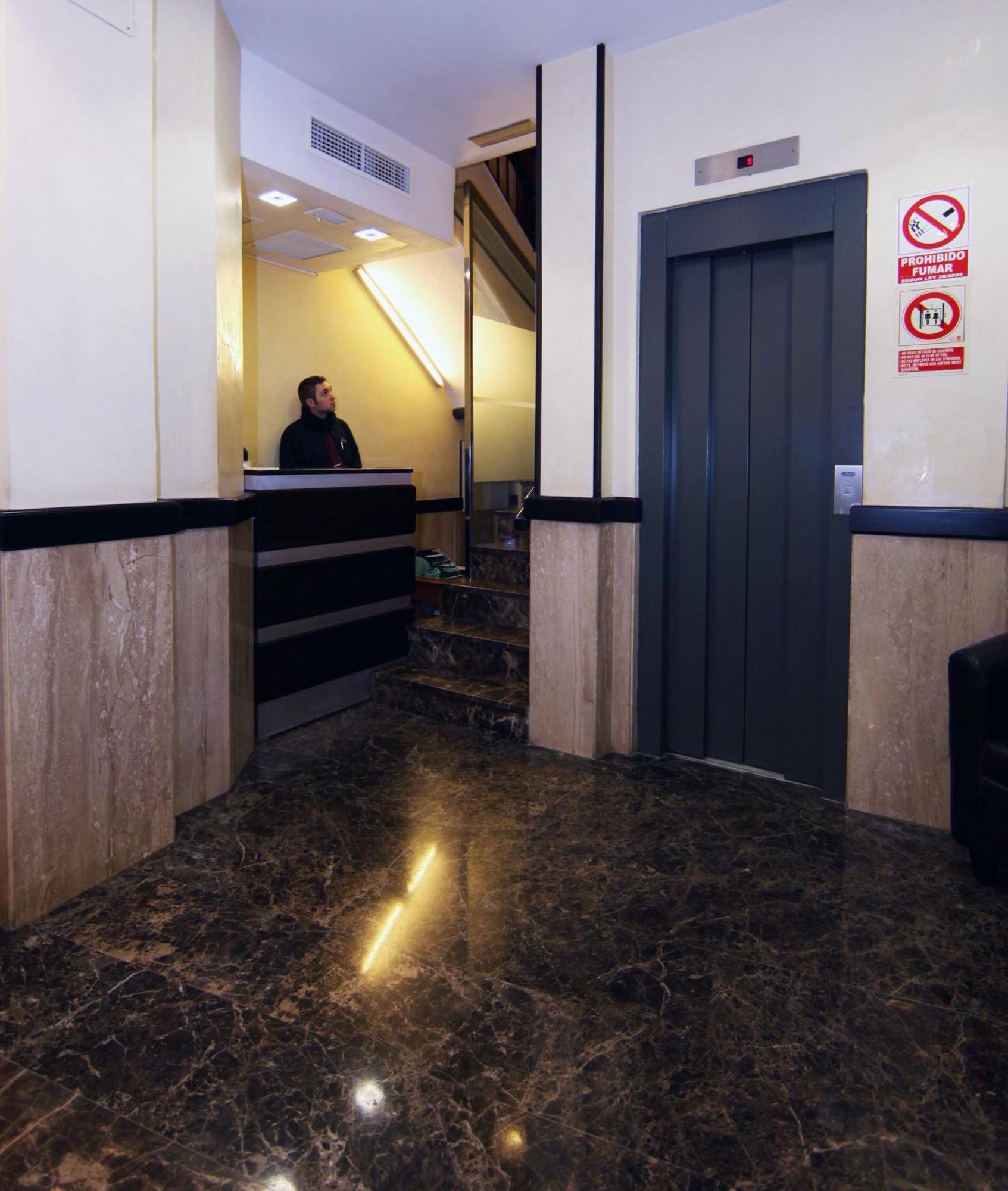 Hostal Victoria Malaga Exterior photo